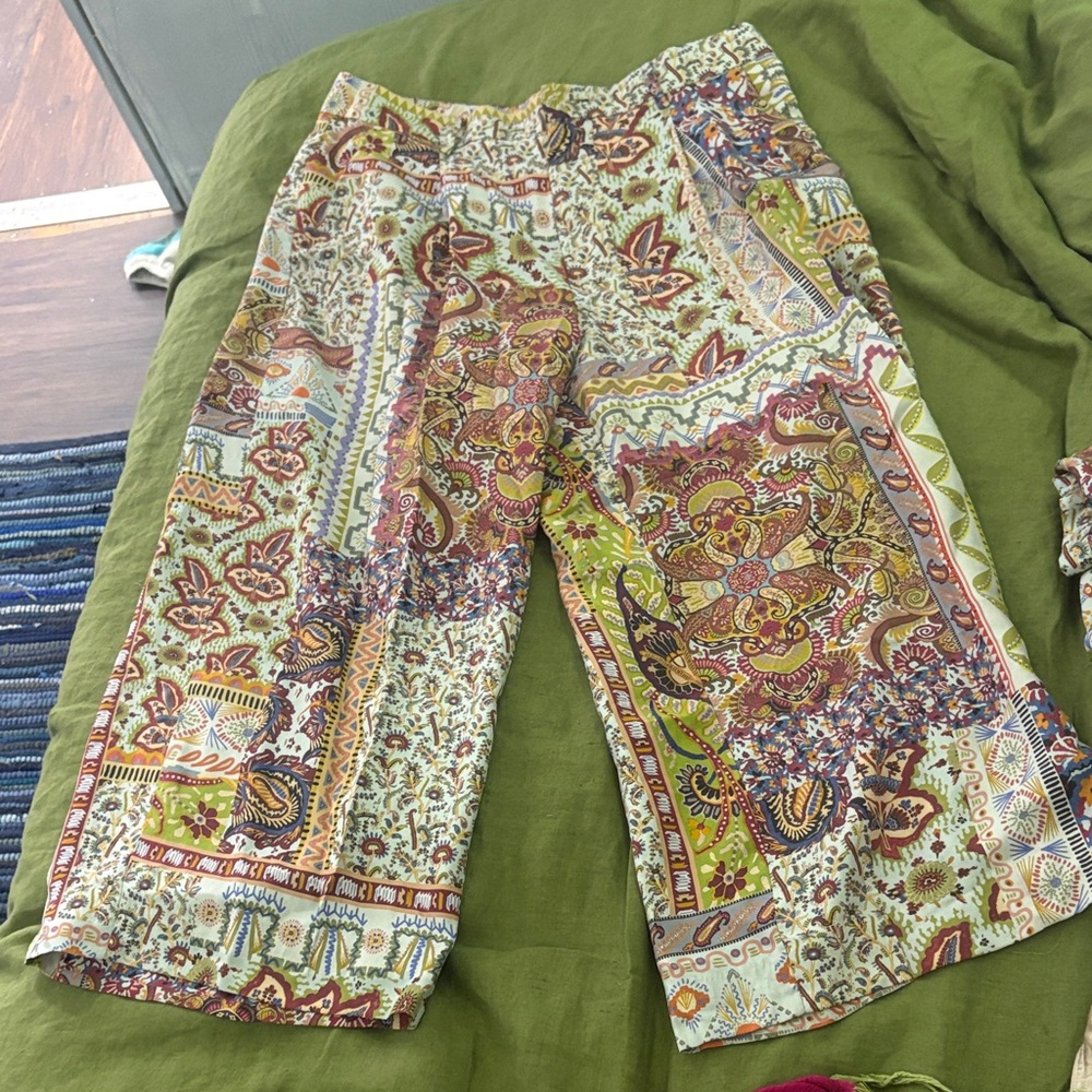 Etro Multicolor Patterned Fabric
Paisley pattern 100% silk
Made in Italy